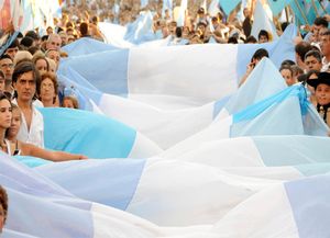 Bonfatti convocó a no politizar el acto del Día de la Bandera