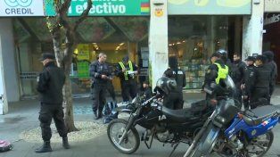 Vendedores ambulantes se enfrentaron a facazos en plena peatonal Córdoba