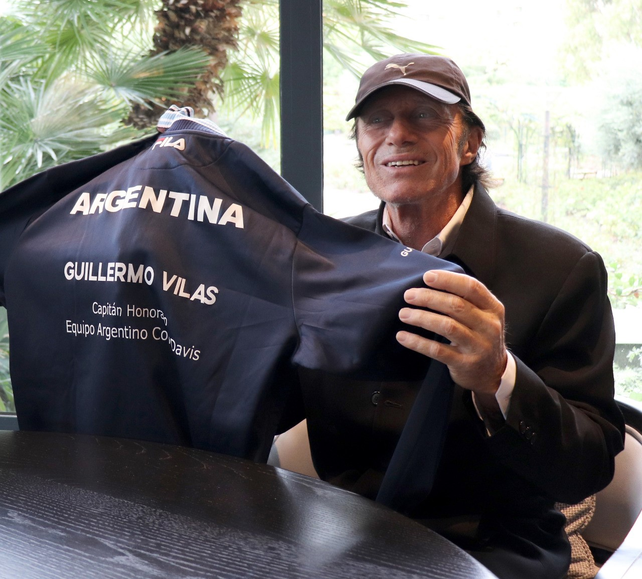 Merecido reconocimiento le brind&oacute; la Asociaci&oacute;n Argentina de Tenis a Guillermo Vilas.