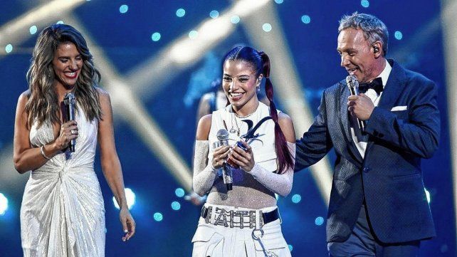 La entrerriana Emilia Mernes fue premiada y ovacionada en Viña del Mar