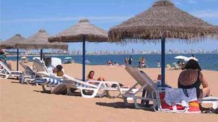 Uruguay ofrece incentivos turísticos y facilidades para pagar en pesos argentinos