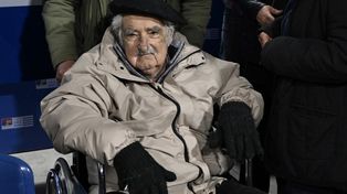 Pepe Mujica asistió a un acto político en sillas de ruedas antes de la cirugía del sábado 7 de este mes.
