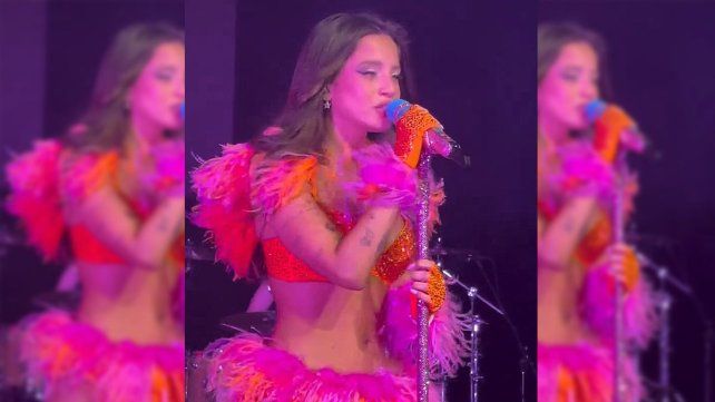 La cantante Emilia Mernes no logró llenar el teatro donde se presentó en Miami. Destacaron la poca concurrencia. Le criticaron la falta de carisma y poca desenvoltura en el escenario&nbsp;