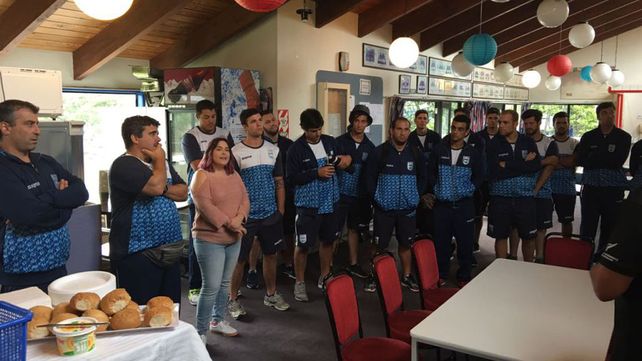 Los jugadores luego de un largo viaje arribaron a NZ para formar parte del Challenge Cup. &nbsp;