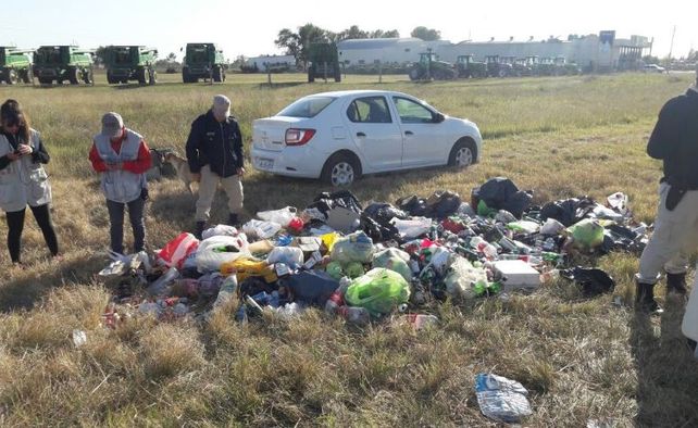Alcohol, cuchillos y hasta un hacha: colectivos demorados rumbo al clásico en Mendoza