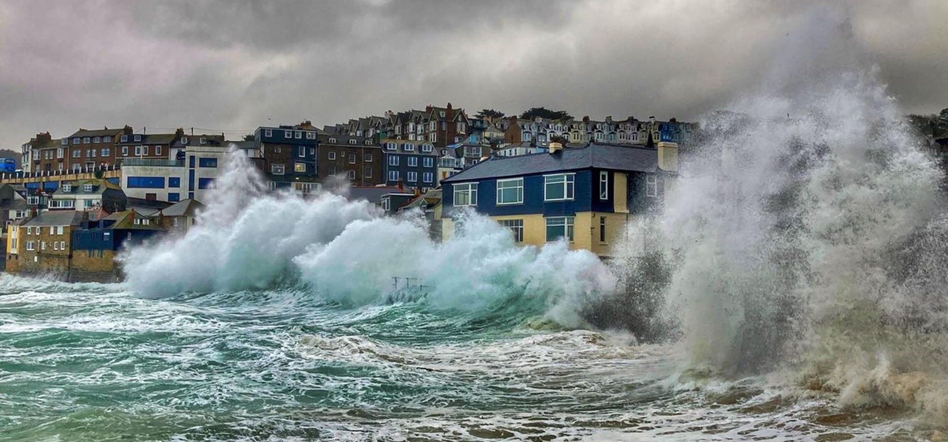 La violenta tormenta Eunice azota las islas británicas