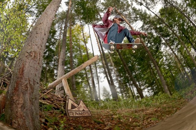 Mauro Iglesias se divirtió andando en skate por un bosque de Viena