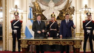 Fondos para Santa Fe. El presidente Javier Milei le tomó juramento este lunes al flamante ministro del Interior, Lisandro Catalán.