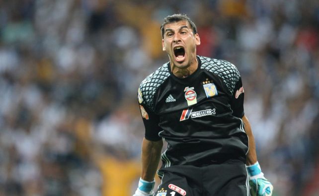 El Patón Nahuel Guzman renovó su vínculo con el club de México.
