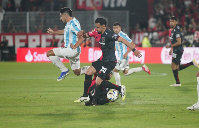 Newells no encuentra el rumbo para llegar al arco de Atlético Tucumán.