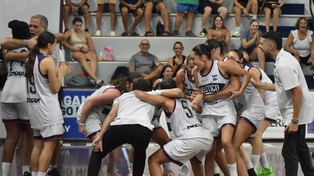 El festejo de las chicas de Náutico en el primer triunfo en 2026 en la Liga Femenina de Básquet.