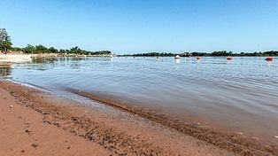 La Municipalidad de Paraná habilitó otra vez el ingreso a las aguas en el Balneario Municipal.&nbsp;