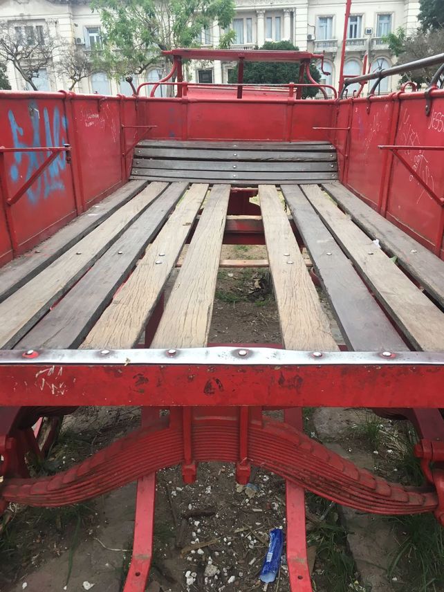 Clausuraron el tradicional carro de bomberos de la plaza San Martín