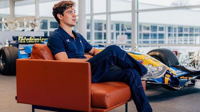 El piloto argentino Franco Colapinto visitó la fábrica Alpine en Enstone