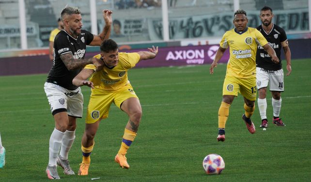 Alejo Veliz tuvo una muy clara ante Chaco For Ever, por Copa Argentina, pero falló en el mano a mano.