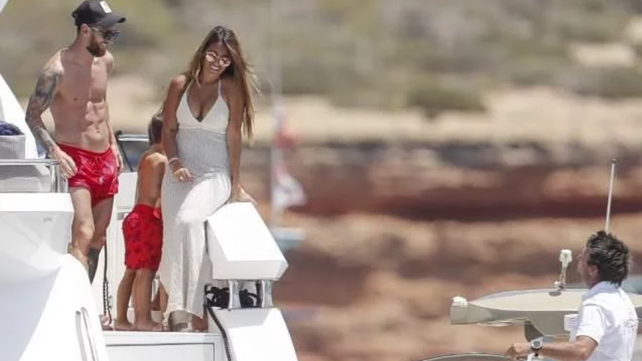 Las fotos de Antonela Roccuzzo que se lleva todas las miradas con los Messi en Ibiza