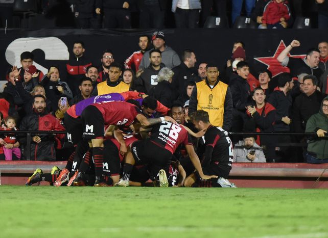 La última. Gran festejo del gol de Iván Gómez frente a Santos, por la fase de grupos de la actual copa.