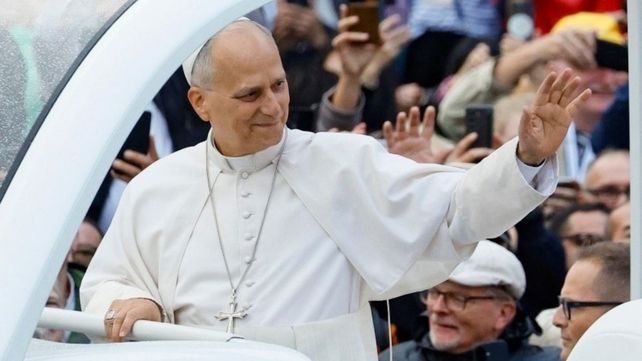 El papa León XIV en la plaza de San Pedro frente a miles de fieles: qué se sabe de su visita a la Argentina