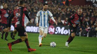 Inolvidable. Messi estuvo este año en el Coloso en la despedida de Maximiliano Rodríguez.