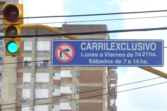 Carril exclusivo de Rivadavia: proponen habilitar el giro a la derecha en Suipacha para mejorar la circulación Carril exclusivo de Rivadavia: proponen habilitar el giro a la derecha en Suipacha para mejorar la circulación