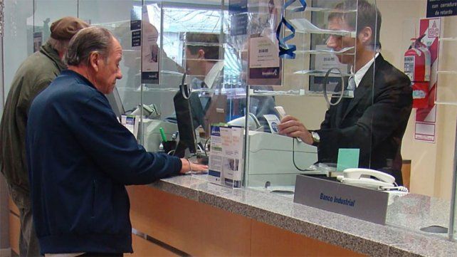 El gobierno oficializó un ayuda económica de $70 mil para jubilados y pensionados.