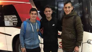 De selección. Maximiliano Lovera, Leonel Rivas y Gastón Ávila, cuando viajaban juntos rumbo a los entrenamientos en el predio de Ezeiza.