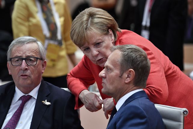 Desafío mundial. Merkel dialoga con líderes de la Unión Europea.