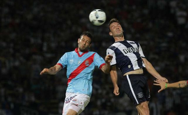 Arsenal necesita sumar para alimentar su esperanza