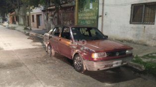 Uno de los tres vehículos que fue incendiado en la madrugada&nbsp;