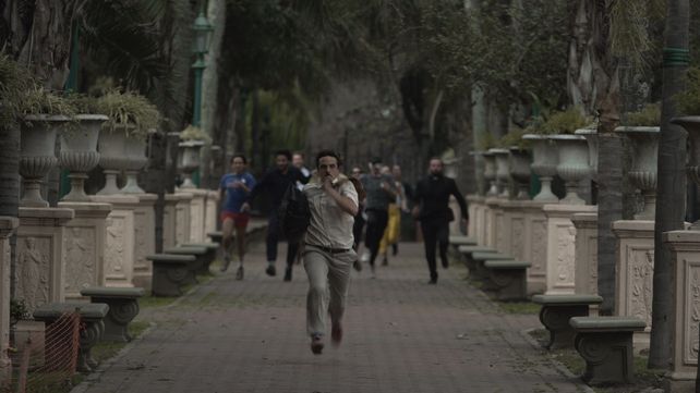 Hace mucho que no duermo, el foco en una ciudad caótica