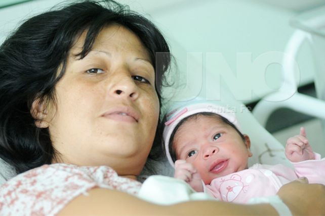 La primera bebé del 2014 se llama Uma y nació a las 3.20