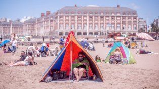 Mar del Plata y Florianópolis se posicionan como dos de los destinos más elegidos para turistas que quieren disfrutar de la playa.