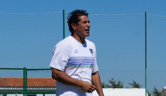 Gómez asumió en Vélez con la chance de continuar hasta fin de año