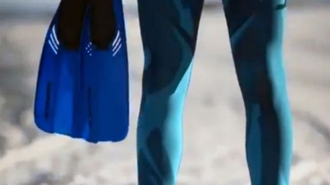 Intentará cruzar el océano Atlántico a nado con un traje invisible para los tiburones