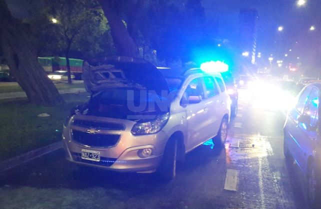 Así quedó el auto incendiado en Alem.