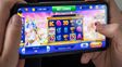 Los sitios de casino online ofrecen juegos similares a las máquinas tragamonedas.