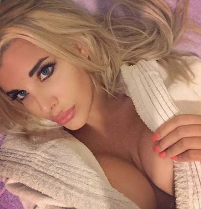 Charlotte Caniggia se puso en la piel de una villana hot en una producción sólo para hombres