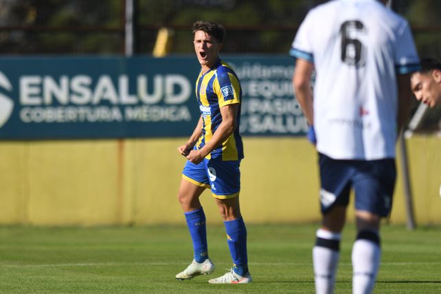 Gonzalo González marcó el primer tanto de Central, el del empate transitorio frente a Vélez.