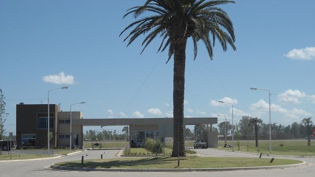 Tierra de Sueños 3. La adolescente fue abusada por dos hombres en una camioneta Chevrolet S10 estacionada en la autopista Rosario-Córdoba.