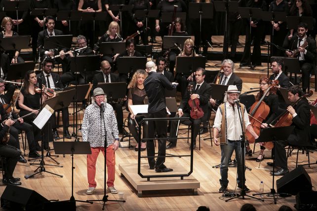 En el CCK. El dúo festejó los 50 años del recordado disco “Conesa” junto a una orquesta sinfónica en Buenos Aires.