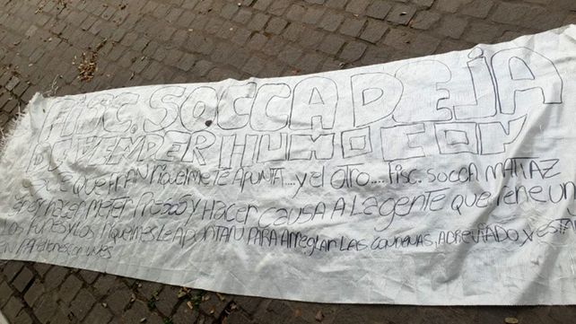 El pasacalle con las amenazas que apareció en el Distrito Sur.&nbsp;