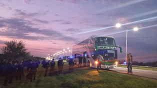 El colectivo de la empresa Laguna Paiva que se dirigía a Rosario tuvo que detenerse a la altura de San Lorenzo tras recibir un impacto de bala.