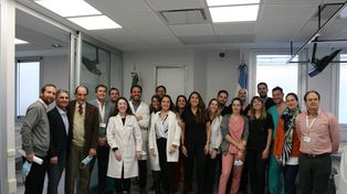 Parte del personal y directivos del Hospital Italiano durante la inauguración de la flamante sala.&nbsp;
