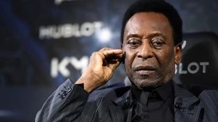Pelé está internado para continuar con su tratamiento con quimioterapia por un cáncer de colon.