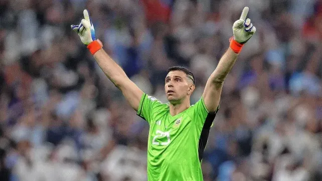 Emiliano Martinez volvió a los entrenamientos con el Aston Villa luego de sus vacaciones post mundial.