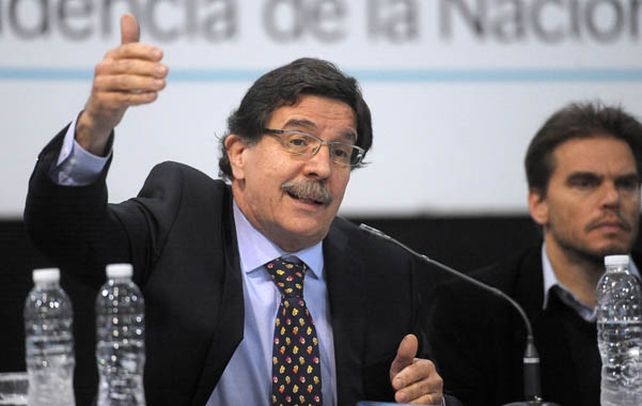 Alberto Sileoni. “En las zonas rurales vive la mayoría de los 630 mil iletrados”.