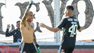 Riestra sufrió pero avanzó por penales ante Armenio en la Copa Argentina