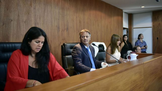 El juez Manfrín junto a sus colegas Marisol Usandizaga y María Más Varela