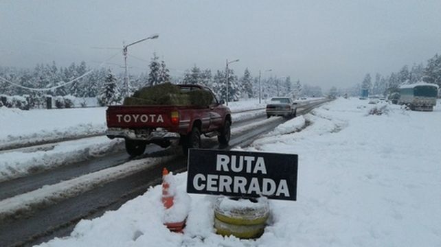 estragos. En cercanías de Trelew unos 120 camiones quedaron varados y también vehículos de menor porte. Comodoro Rivadavia vivió lo mismo.