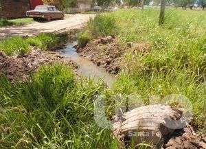 Vecinos de Santa Rita denuncian pérdidas de agua y falta de mantenimiento en las calles
